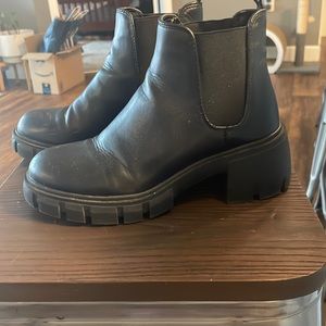Steve Madden black boots